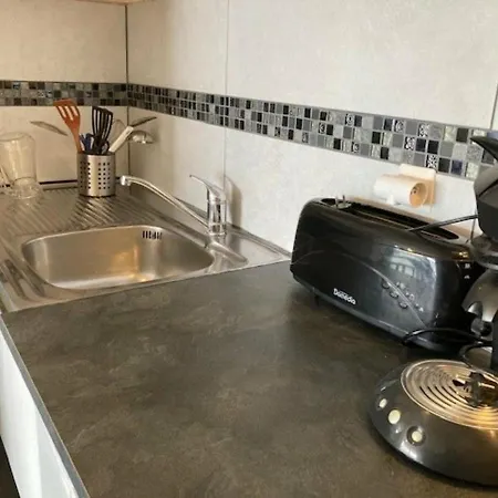 شقة Studio Le Lavandou, Studio Flat, 2 Persons - Fr-1-308-71 *