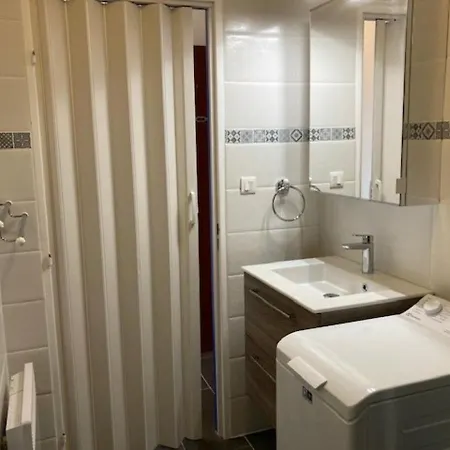 Appartement Studio Le Lavandou, Studio Flat, 2 Persons - Fr-1-308-71